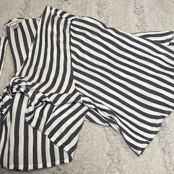 AMERICAN EAGLE FRONT TIE CROP TOP - Picture 3 of 5